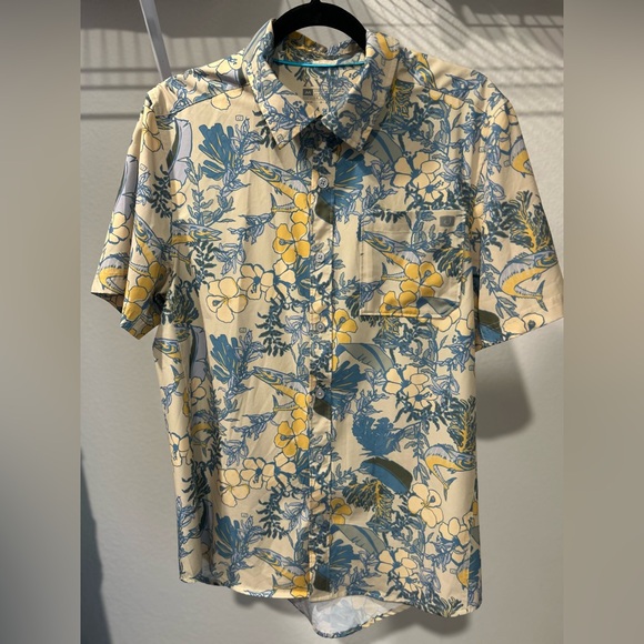 AVID Performance Fishing Shirt Button Up Rare Fish print medium - Picture 1 of 10